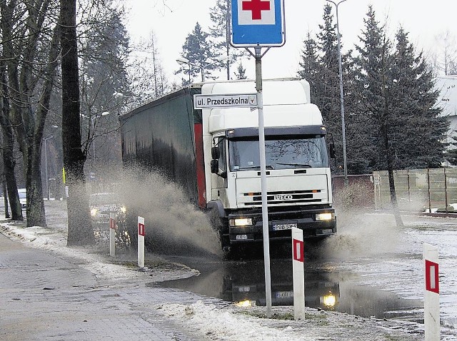 Fontanny wody na Wronieckiej to nierzadki widok