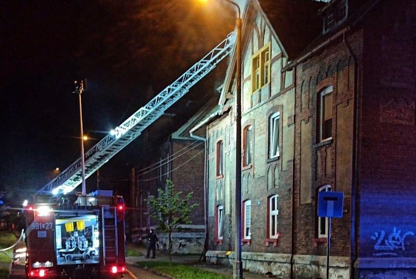 Tragiczny pożar w Czerwionce. Płonie poddasze familoka