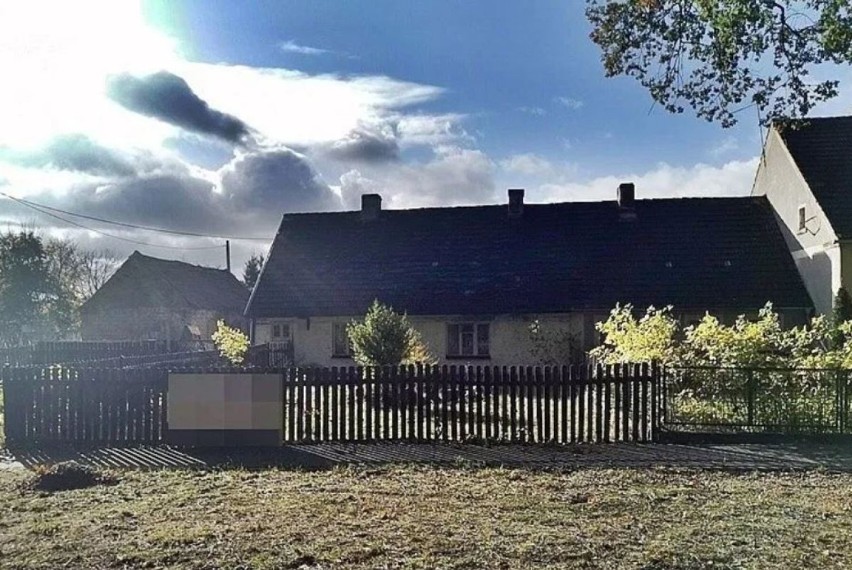 Na rynek wtórny trafia wiele domów położonych poza miastem....