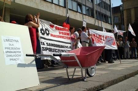 W ubiegłym roku pracownicy Cegielskiego protestowali przeciw prowadzącej do upadku branży polityce władz. Co zrobią teraz? Fot. W. Wylegalski