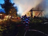 Pożar budynków gospodarczych gasiło 70 strażaków [ZDJĘCIA]