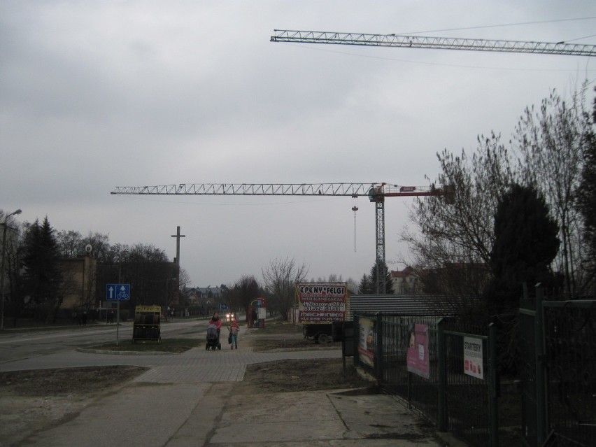 Nad ul. Zbożową w Lublinie operuje żuraw budowlany. Czy to zgodne z przepisami? 