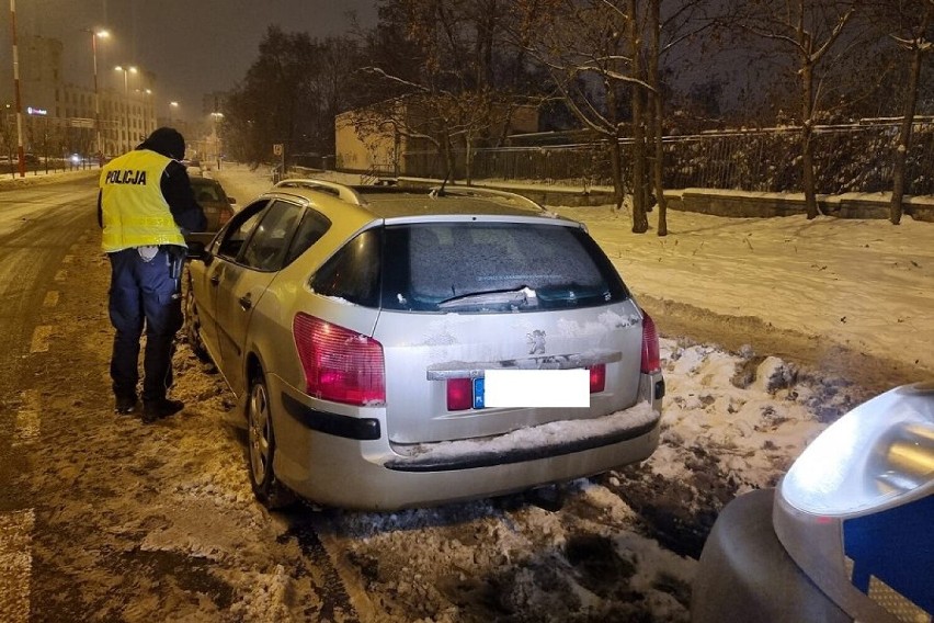 Policjanci kontrolowali kierowców przewozów „na aplikację”. Uwaga na przestępców!