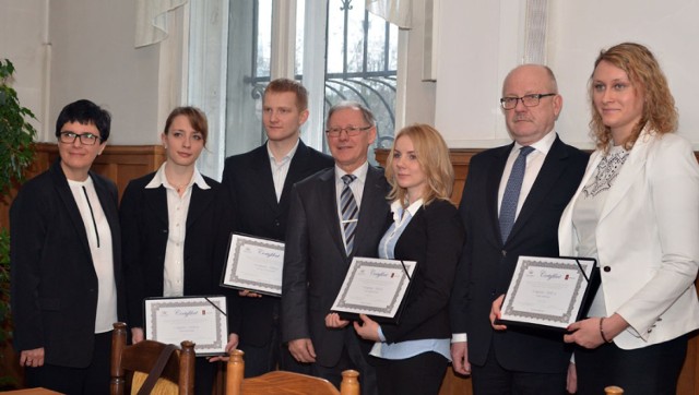 Absolwenci Politechniki Łódzkiej dostali nagrody w konkursie "Pro-Energia"