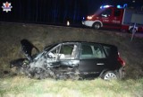 Powiat lubartowski. Czołowe zderzenie dwóch samochodów osobowych. Trzy osoby trafiły do szpitala
