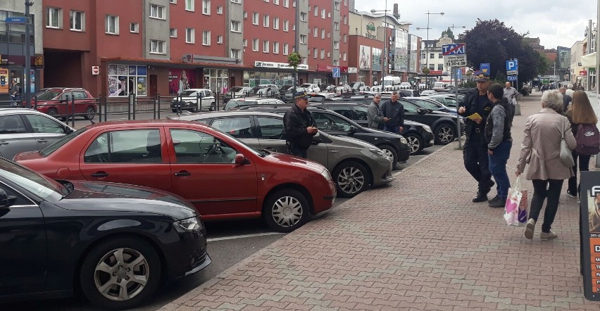 Ograniczone parkowanie w Stargardzie. Żółte kartki od strażników miejskich. Ponad 100 dziennie 