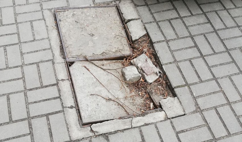 Radomsko: Uszkodzona studzienka stwarza zagrożenie dla pieszych?