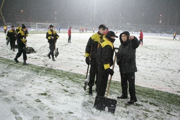 Wielkie Derby Śląska w śniegu [ZDJĘCIA]. Mecz Ruch Chorzów - Górnik Zabrze w zimowej scenerii