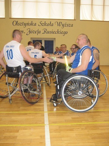 Koszykarze na wózkach wygrali turniej w Olsztynie