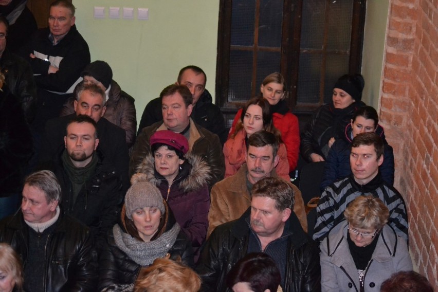 Gniew: władze miasta i policja spotkały się z mieszkańcami ws. włamań. FOTO/WIDEO