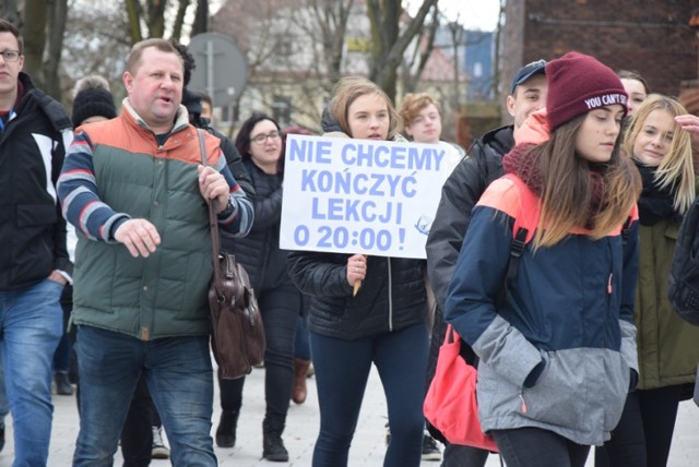 Protest uczniów przeciwko łączeniu szkół