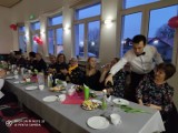 Białogóra: Dzień Kobiet (2020) z kaszubskim akcentem. Na sołeckiej zabawie panie rozbawiał Łukasz Jung. Było wesoło!  | ZDJĘCIA, WIDEO