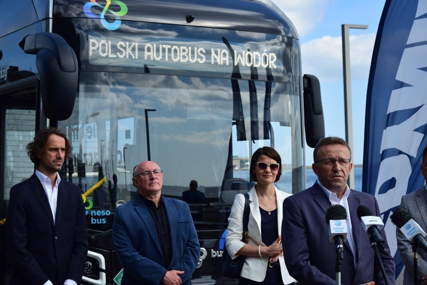 Autobus na wodór będzie jeździł po ulicach Gdyni. Niedługo początek testów | ZDJĘCIA