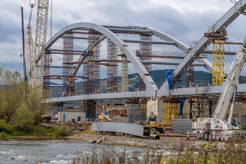 Nowy Sącz. Budowę mostu Heleńskiego utrudnia wiatr [ZDJĘCIA]