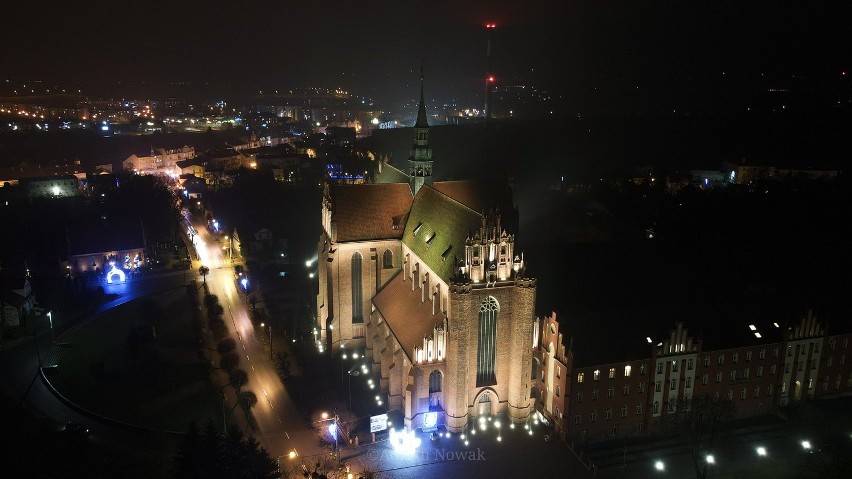 Takich zdjęć z Pelplina i okolic jeszcze nie widzieliście! Miasto nocą i w zimowej szacie widziane z lotu ptaka