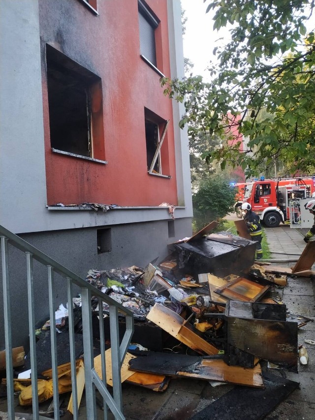 Pożar mieszkania w Bytomiu-Miechowicach. Dwie osoby trafiły do szpitala