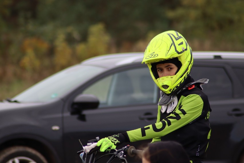 Niesamowite emocje na torze motocrossowym w Obornikach. Młodzi pokazali na co ich stać! [ZDJĘCIA]