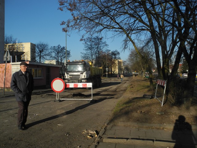 Remonty dróg na os. Zachód mają się zakończyć w połowie sierpnia.