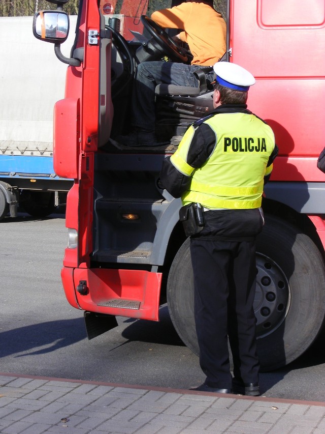 Kaliscy policjanci podczas akcji ,,Zero tolerancji''.