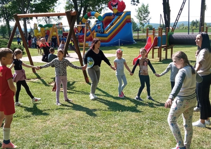 Dzień Dziecka z gminną biblioteką w Szebniach i Warzycach