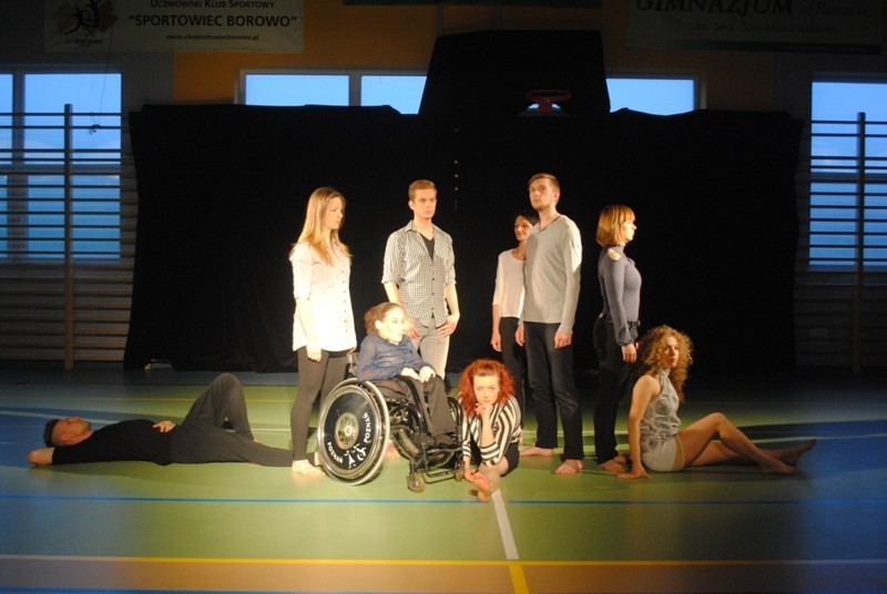 Teatr tańca Fleks Step wystąpił w hali sportowej Herkules w Borowie z przedstawieniem &quot;Ramy&quot;