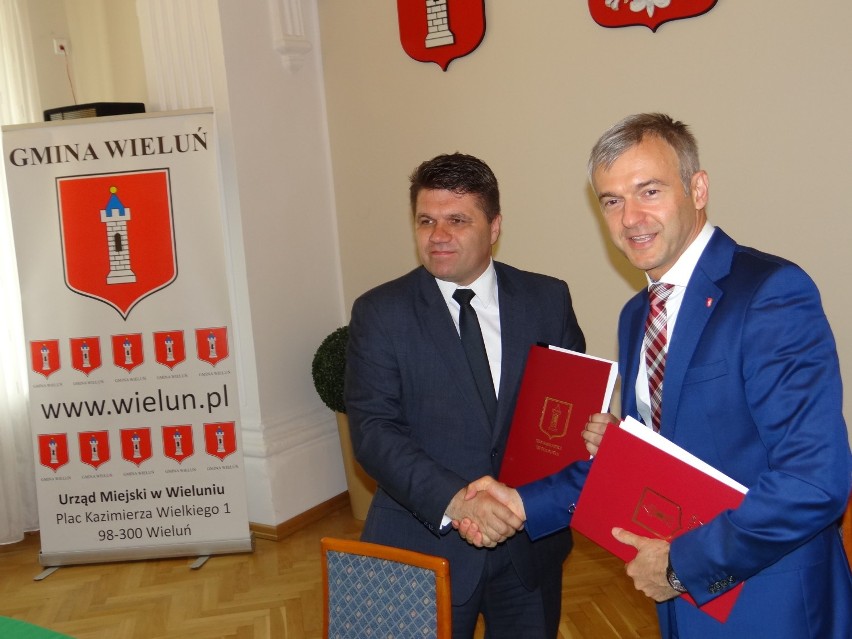 W czerwcu 2017 r. burmistrz Paweł Okrasa i członek zarządu BGK Nieruchomości Bartłomiej Pawlak podpisali wstępną umowę