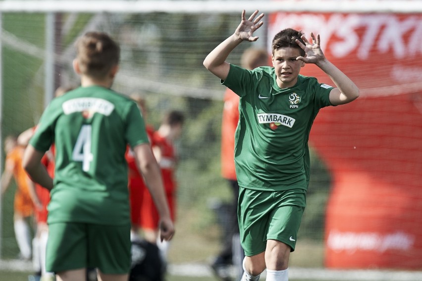 Medal dla każdego uczestnika i wsparcie gwiazd. Zbliża się XX edycja Turnieju „Z Podwórka na Stadion o Puchar Tymbarku”