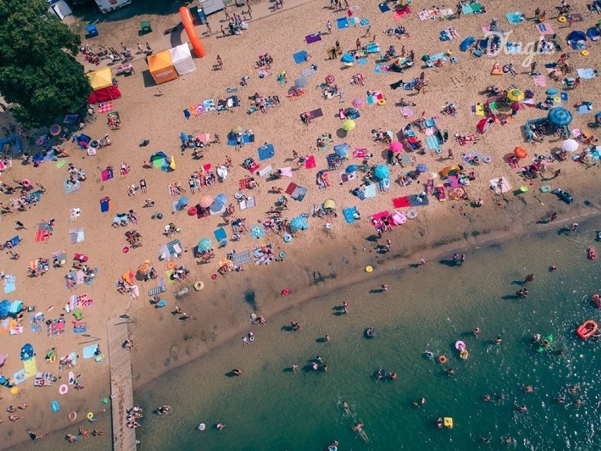 Na plaży w Długiem za 80 tys. zł powstaje minikompleks...