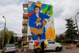 Czy tak wygląda Zenek Martyniuk? Powstaje mural króla disco polo na Dziesięcinach. Trwają prace [nowe zdjęcia]