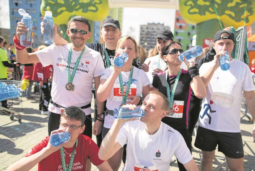Akcja "Piję wodę z kranu" podczas VIII Półmaratonu Dąbrowskiego