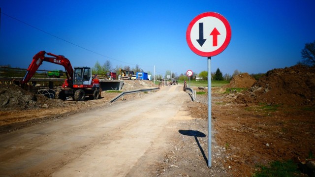 Tymczasowy most w Zabrniu  jest wybawieniem dla wielu. Z przeprawy nie będą mogły korzystać jednak m.in. ciężkie maszyny rolnicze