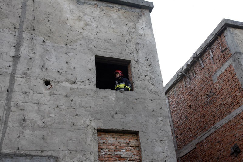 Legnica: Poszukiwali zasypanych w zniszczonym budynku przy ulicy Szewczenki (ZDJĘCIA)
