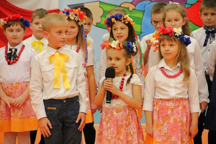 Pasowanie pierwszoklasistów w Szkole Podstawowej nr 3 w Kraśniku. Zobacz zdjęcia
