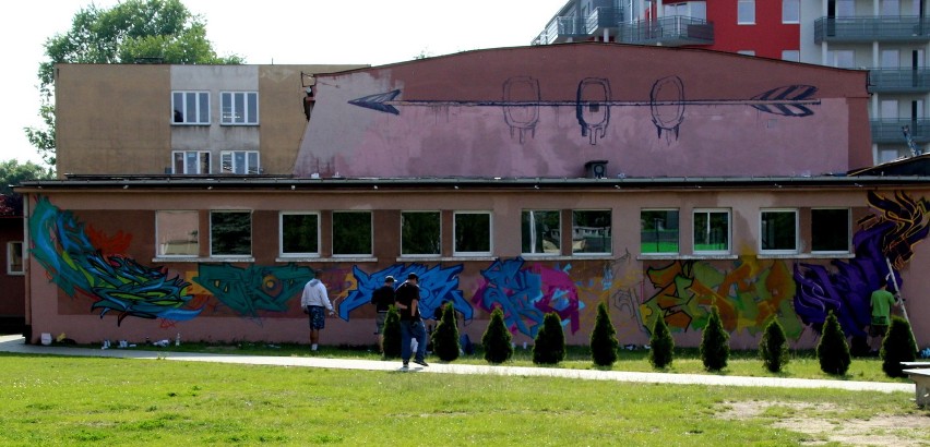 Graffiti w Zielonej Górze: Artyści pojawili się na terenie VII LO [ZDJĘCIA]