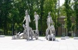 "Chichot życia" w Jastrzębiu. W Parku Zdrojowym stanęły kolejne rzeźby Michała Batkiewicza. Instalacja będzie w mieście kilka miesięcy