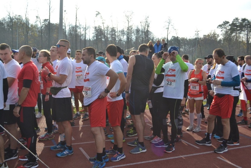 XIII Bieg Niepodległości w Lublińcu. Blisko 100 zawodników pobiegło na 10 km z okazji 100-lecia odzyskania niepodległości ZDJĘCIA