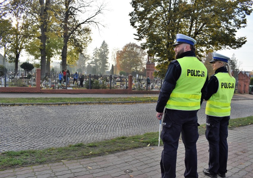 Policjanci już od dzisiaj patrolują cmentarze w powiecie złotowskim