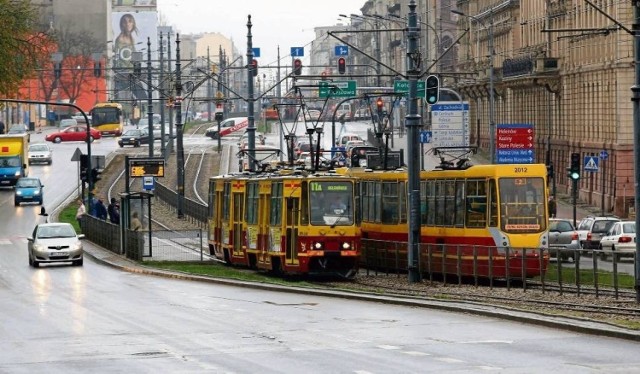 Osoby mogące pomóc w ustaleniu danych sprawców tego przestępstwa proszone są o kontakt z policjantem prowadzącym postępowanie pod numerem telefonu 47 841 48 94 od poniedziałku do piątku w godzinach 8:00-16:00 bądź całodobowy z dyżurnym 1 Komisariatu Policji 47 841 14 00, 47 841 14 01 lub 112.