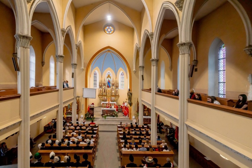 Kościół św. Barbary w Wałbrzychu to nowa perełka neogotyku. Nowy ołtarz już poświęcony - zobaczcie zdjęcia