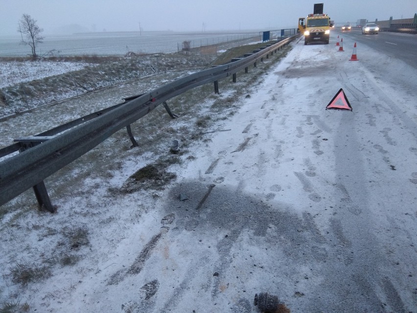 Autostrada A2: poranny wypadek na autostradzie w kierunku Świecka. Ranny kierowca