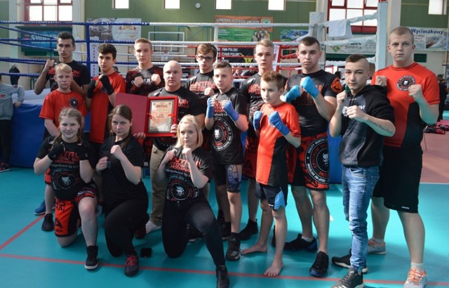 Mistrzostwa Polski Kickboxingu federacji WKA i WFMC, legniczanie z medalami