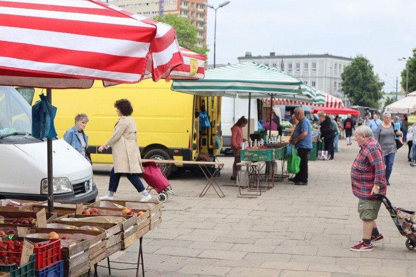 Ceny truskawek 2023. Ile kosztują truskawki na łódzkich targowiskach? Potaniały, ale wciąż są drogie...