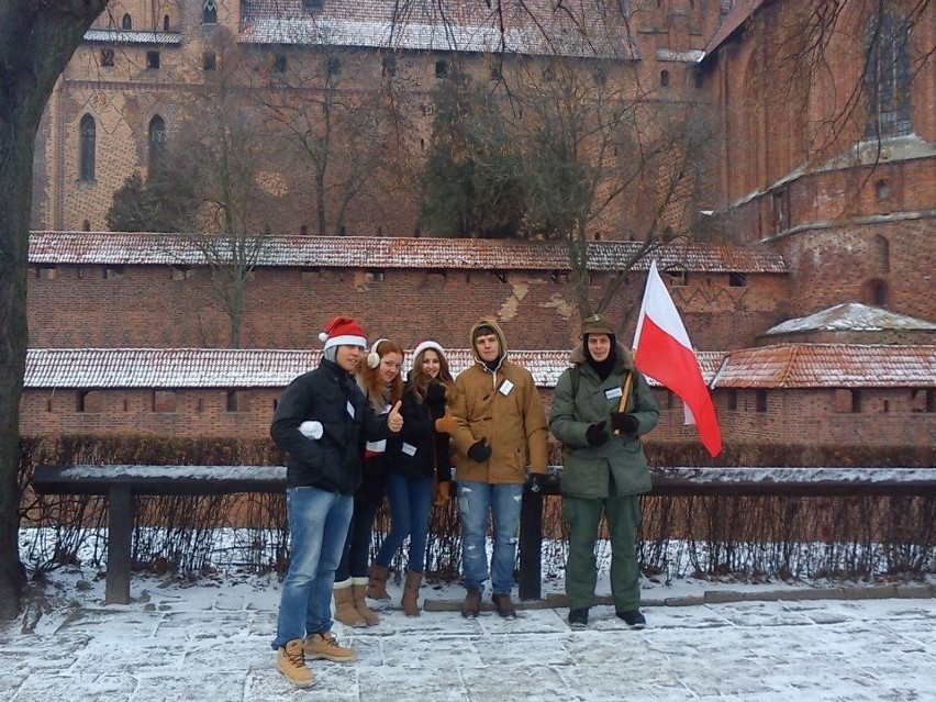 Kwestowali w Dzierzgoniu: Paczka dla polskiego kombatanta na Kresach