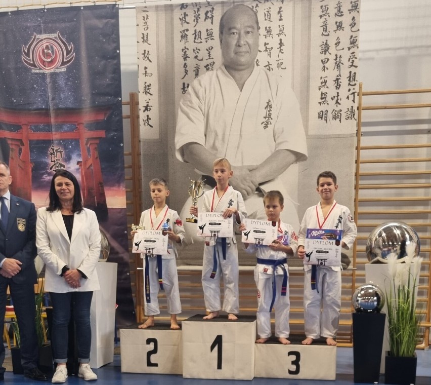 Karatecy Klubu Karate Randori z Radomska z medalami z Częstochowy i Katowic. ZDJĘCIA