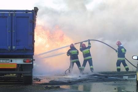 Strażacy przez kilka minut zmagali się z płomieniami. Fot.Marek Liberadzki
