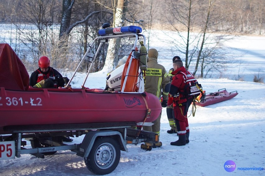 Ćwiczenia strażaków z Włocławka nad jeziorem Łuba