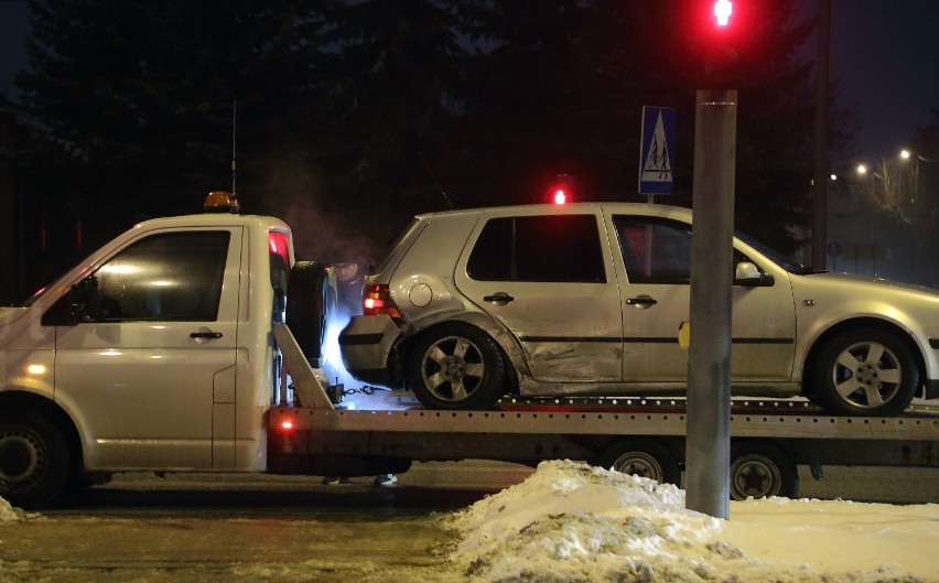 Zderzenie trzech samochodów na skrzyżowaniu Słowackiego i...