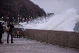 Uderzy groźna Nadia. Wichura osiągnie nad morzem nawet 120 km/h. Meteorolog analizuje nadciągający niż