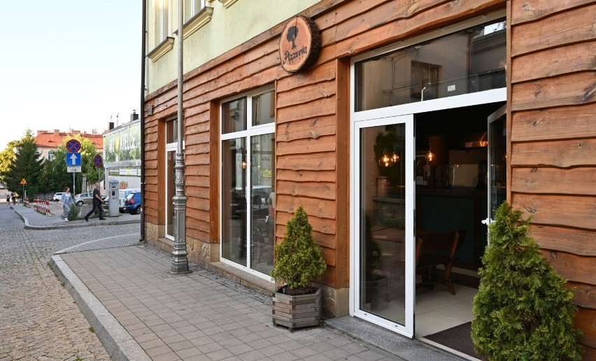 Pizzeria "Dębowa" zastąpiła "Biesiadowo". Wyjątkowych górskich smaków spróbujemy przy Rynku w Kielcach (ZDJĘCIA, WIDEO)