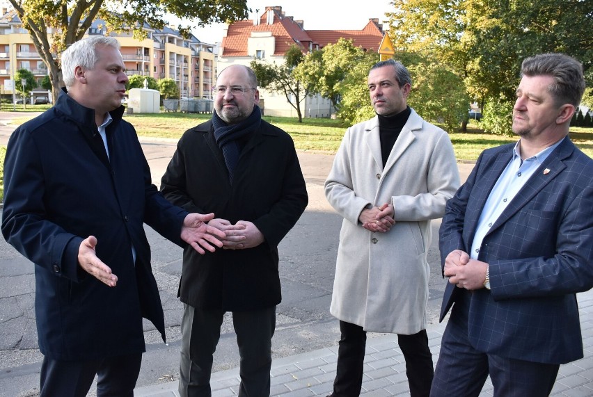 Od lewej: Karol Rabenda, Adam Bielan, Tomasz Klonowski i...